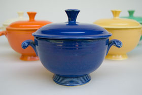 Fiesta Covered Onion Soup Bowl in Original Cobalt Blue: Early, Rare, Vintage, Fiesta For Sale Fiesta Covered Onion Soup Bowl in Original Cobalt Blue: Early, Rare, Vintage, Fiesta For Sale