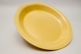 Kitchen Kraft Pie Plat in Original Yellow: Hard to Find Go-Along Fiestaware Pottery For Sale
Kitchen Kraft Pie Plat in Original Yellow: Hard to Find Go-Along Fiestaware Pottery For Sale