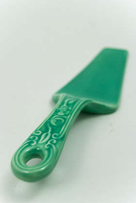 Kitchen Kraft Cake Server in Original Green: Hard to Find Go-Along Fiestaware Pottery For Sale
Kitchen Kraft Cake Server in Original Green: Hard to Find Go-Along Fiestaware Pottery For Sale