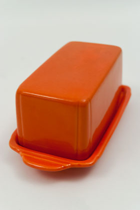 Vintage Riviera Pottery: Original Fiesta, Fiestaware Homer Laughlin Green Butter DishFor Sale
Rare Riviera Pottery Radioactive Red Butter Dish 30s Solid Color Dinnerware