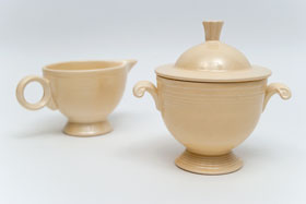 Vintage Fiestaware Sugar Bowl in Original Ivory Glaze For Sale