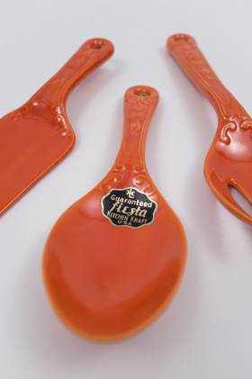  Kitchen Kraft Salad Spoon with original label in radioactive Red glaze: Hard to Find Go-Along Fiesta Pottery For Sale