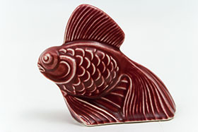 Harlequin Animal Novelty Fish in Maroon  Homer Laughlin Pottery for Woolworths