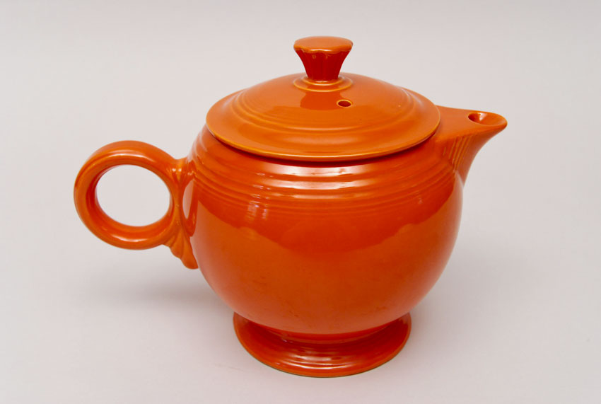 red fiesta ware large teapot with ring handle from 1936-1942 homer laughlin tableware