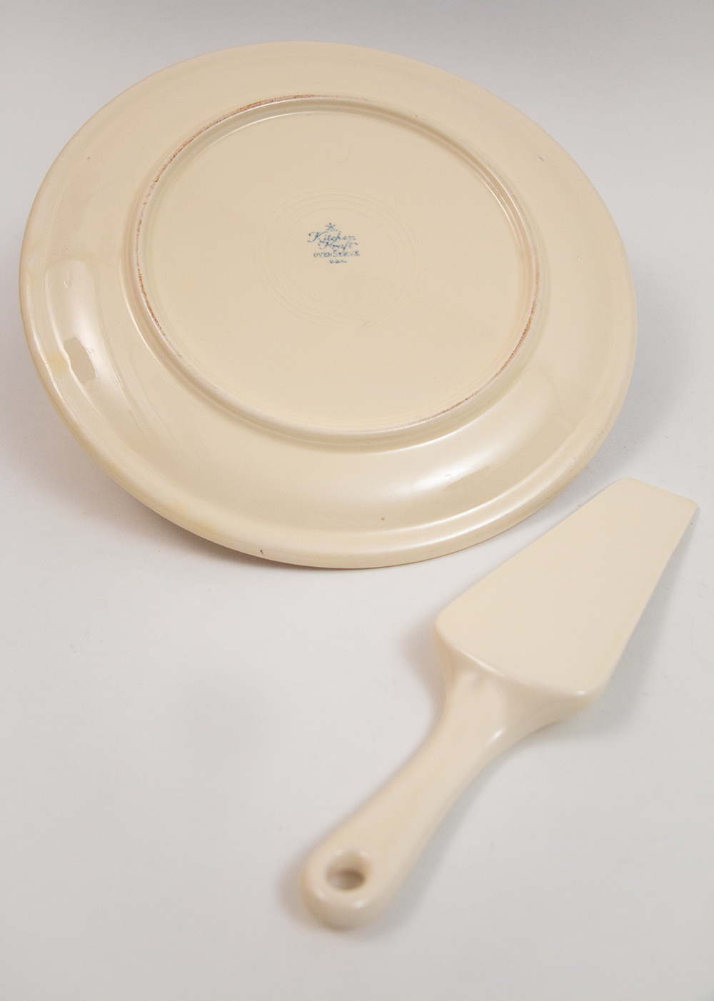 fiesta kitchen kraft red stripe pueblo cake plate and cake lifter