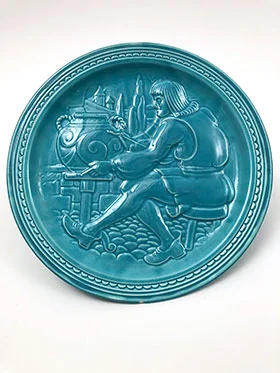 Worlds Fair New York 1939 American Potter Exhibit Artist Decorating a Vase Embossed Plaque Homer Laughlin Vintage Fiesta Turquoise For Sale