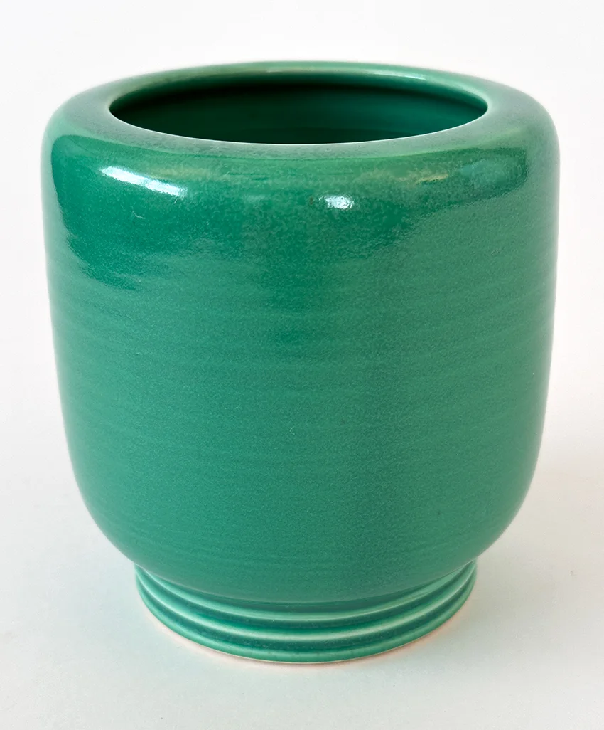 1940 New York Worlds Fair American Pottery hand thrown green vase by Homer Laughlin