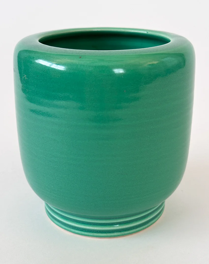 1940 New York Worlds Fair American Pottery hand thrown green vase by Homer Laughlin