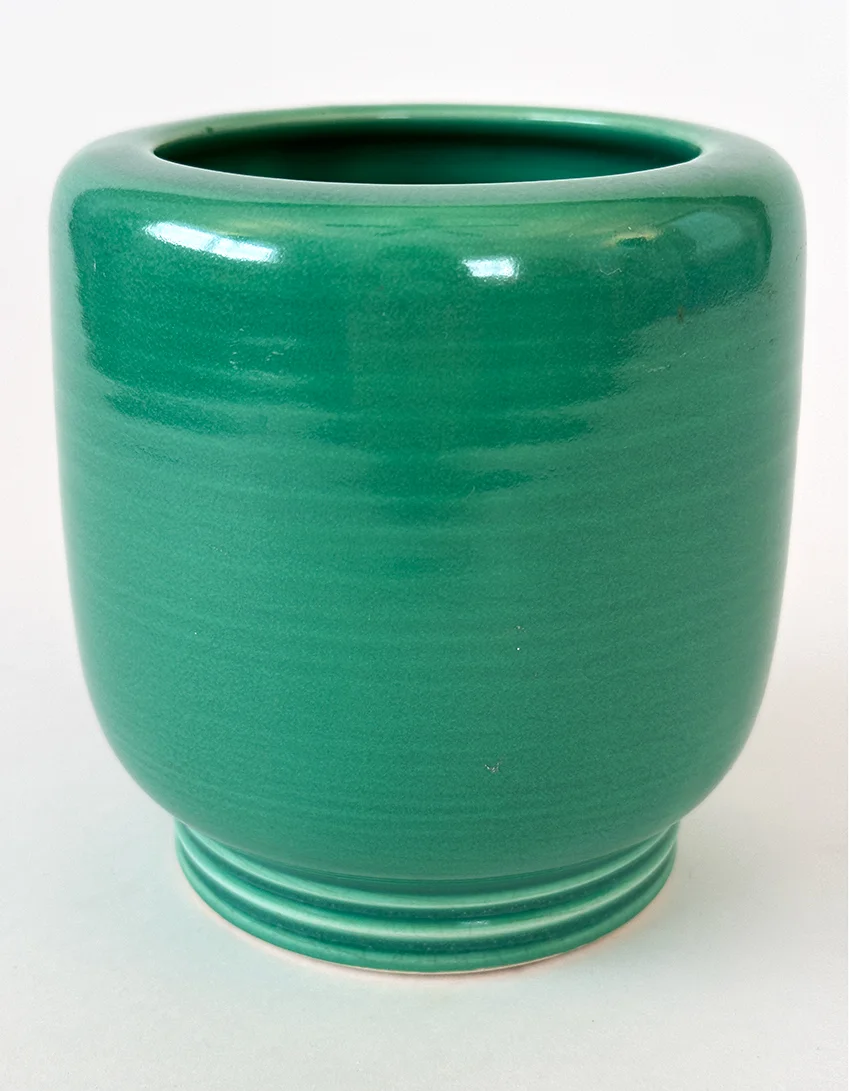 1940 New York Worlds Fair American Pottery hand thrown green vase by Homer Laughlin