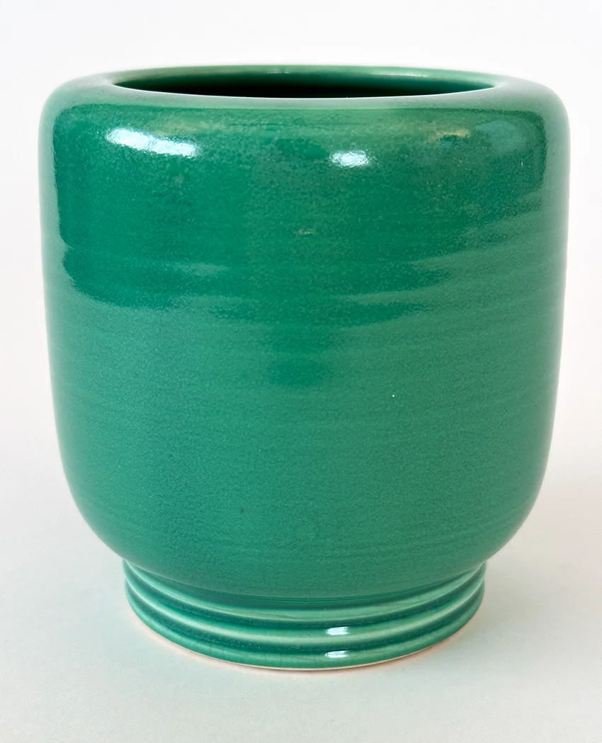 1940 New York Worlds Fair American Pottery hand thrown green vase by Homer Laughlin