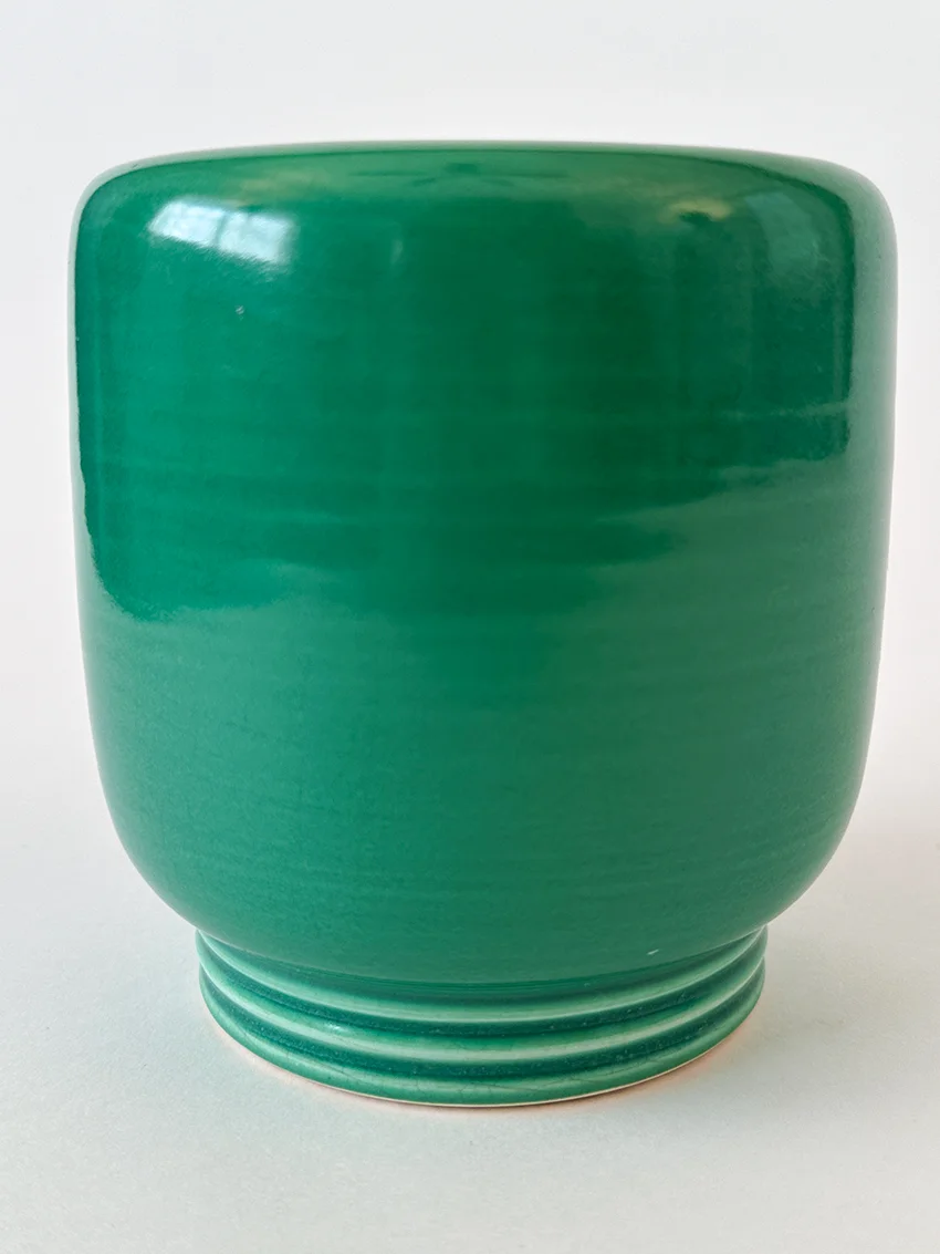 1940 New York Worlds Fair American Pottery hand thrown green vase by Homer Laughlin