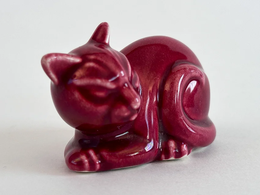 harlequin maroon cat novelty animal figurine