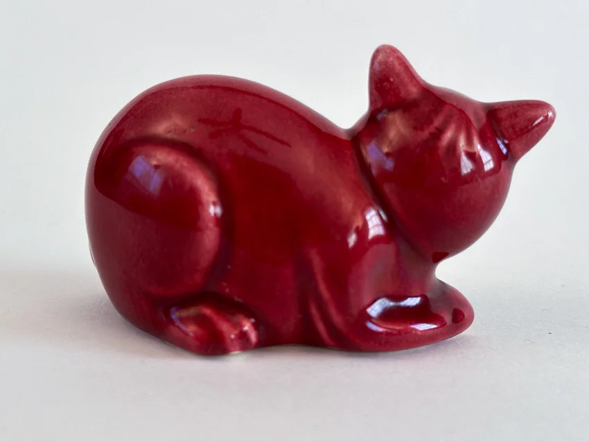 harlequin maroon cat novelty animal figurine