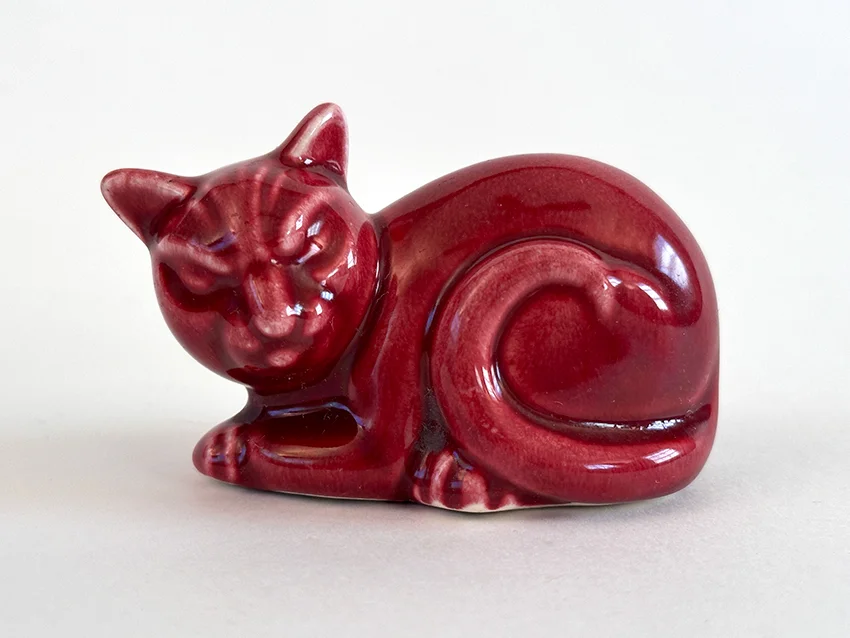 harlequin maroon cat novelty animal figurine