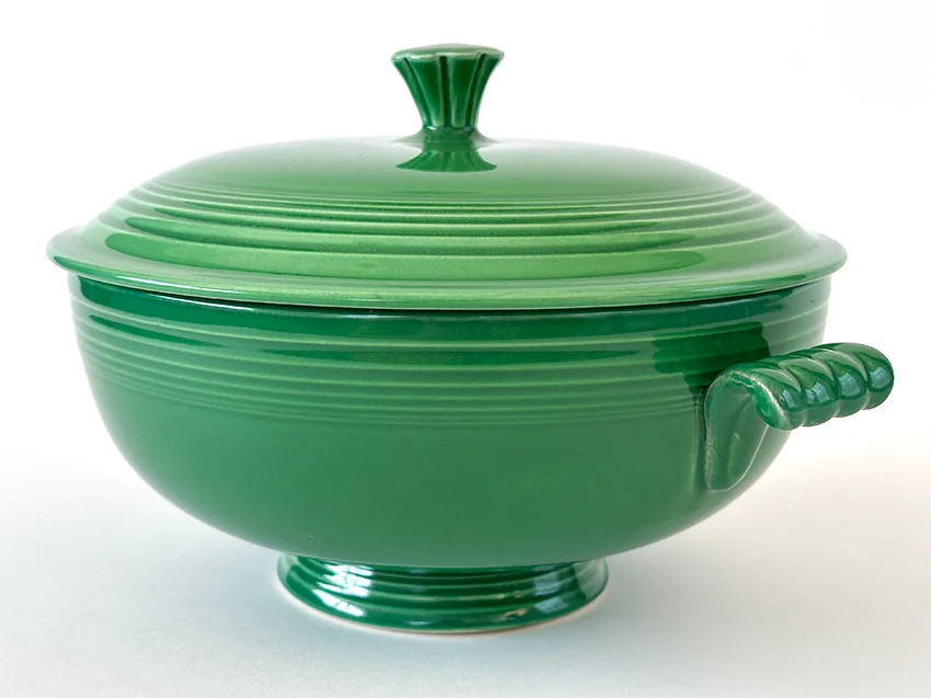 Rare Medium Green Vintage Fiestaware Covered Casserole For Sale