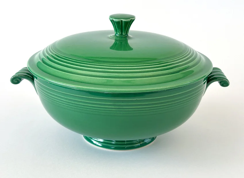 Rare Medium Green Vintage Fiestaware Covered Casserole For Sale