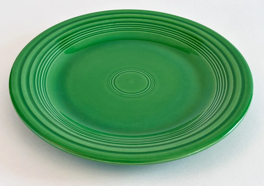 medium green vintage fiestaware10 inch dinner plate