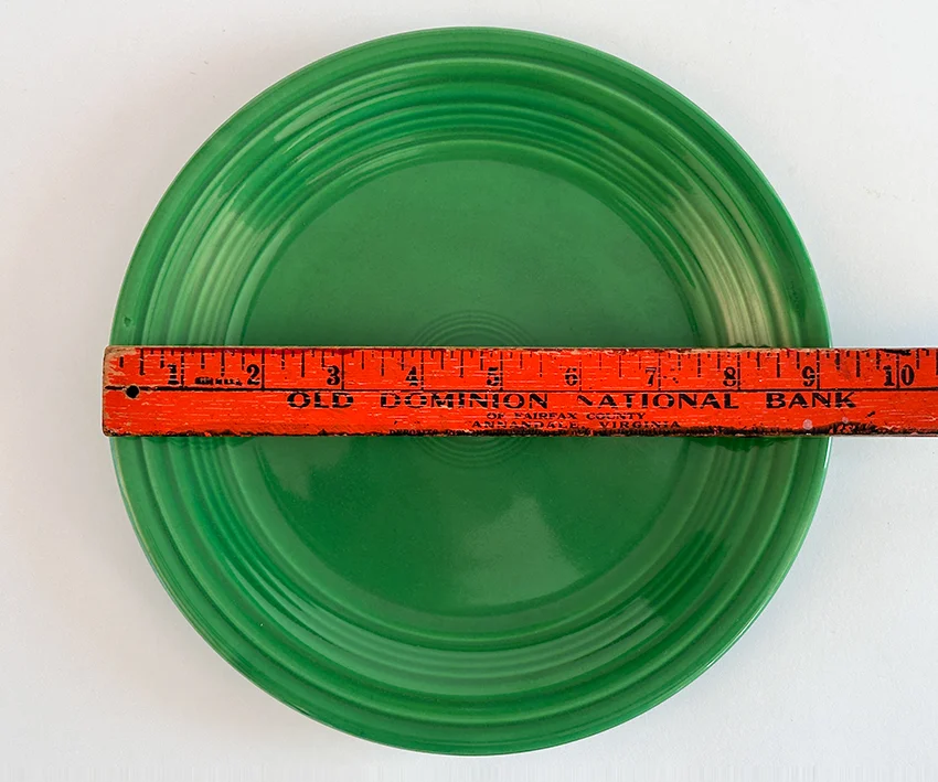 medium green vintage fiestaware 9 inch luncheon plate