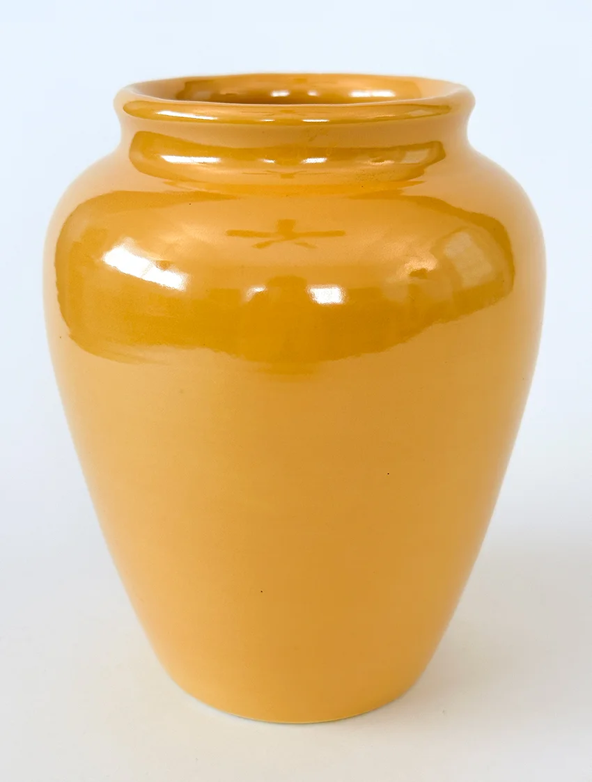 1940 New York Worlds Fair American Pottery hand thrown yellow vase by Homer Laughlin