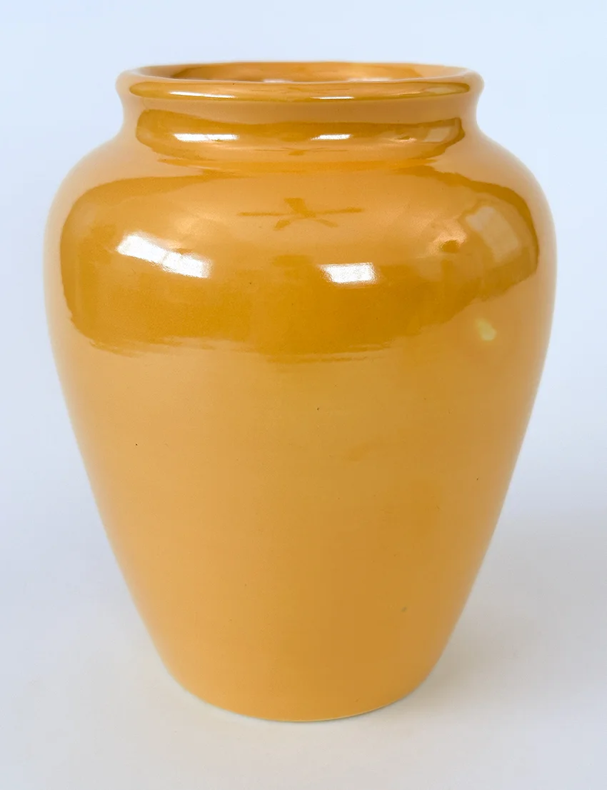 1940 New York Worlds Fair American Pottery hand thrown yellow vase by Homer Laughlin